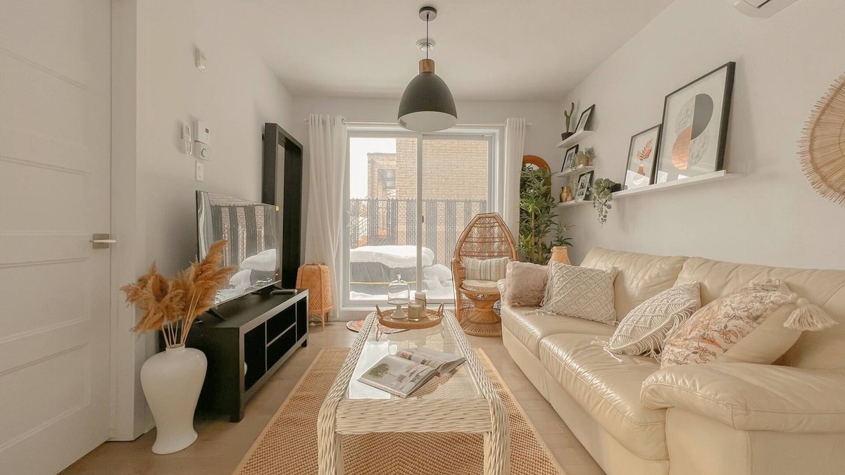 Cote-Des-Neiges—Notre-Dame-De-Grace Apartment | Stylist Brand New Boho*King bed*Parking*Gym