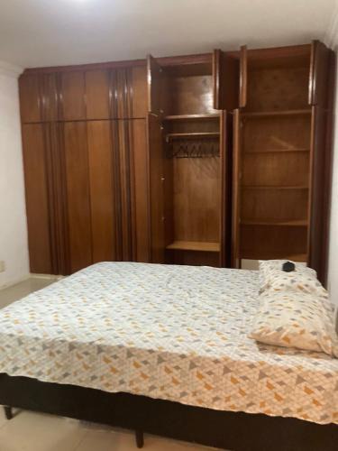 Florianopolis House | Suíte privativa com cama Queen em casa ampla e confortável em casa compartilhada
