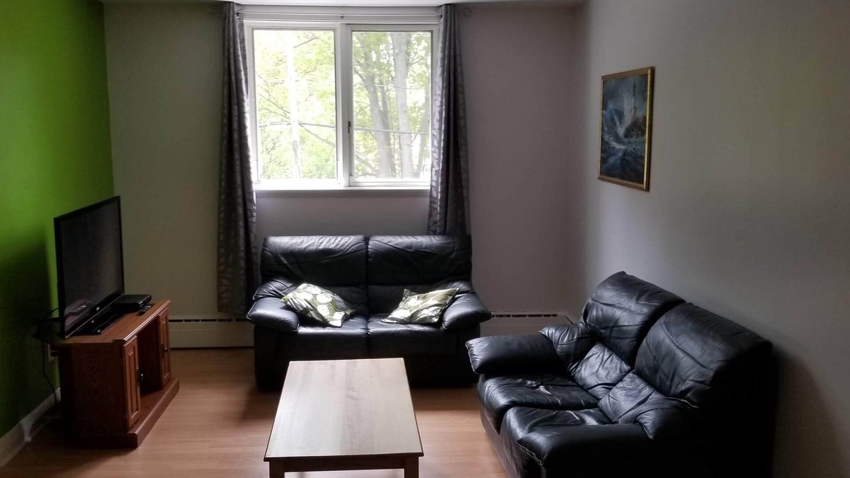 Montcalm Condo | Superb condo very spacious downtown
