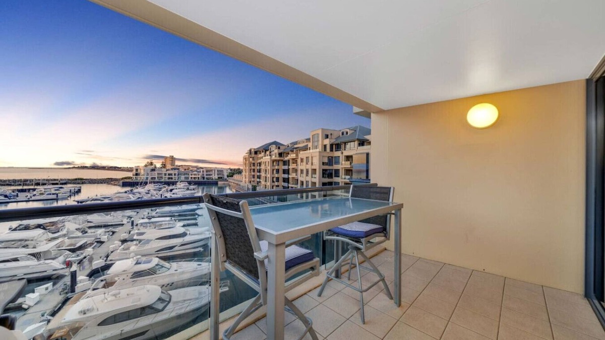 Glenelg Apartment | Sub-Penthouse Glenelg Waterfront | By Host Solutions