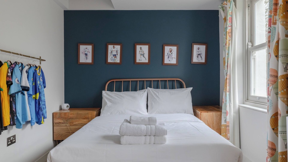 Victoria House | Sublime 4BD House w/Park Views - London Fields!