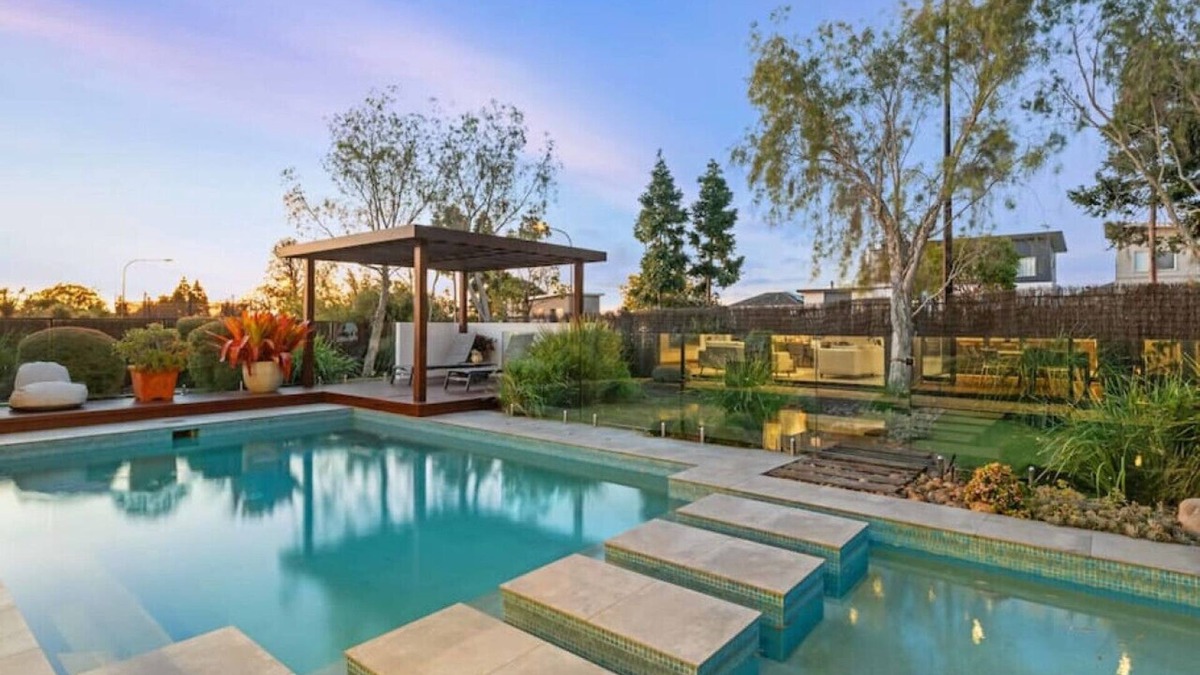 Rochedale House | Sublime Contemporary Designer Villa w/Pool