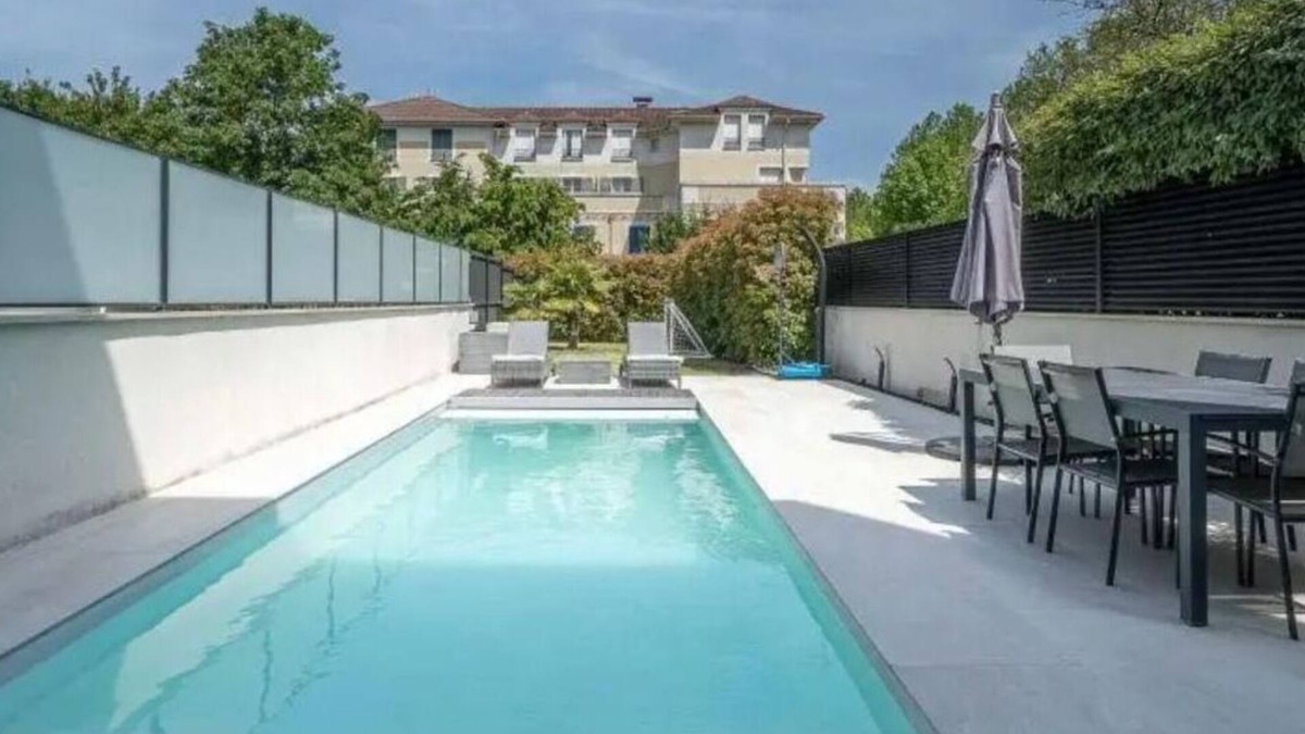 Thiais House | Sublime house with cinema gym swimming pool and sauna