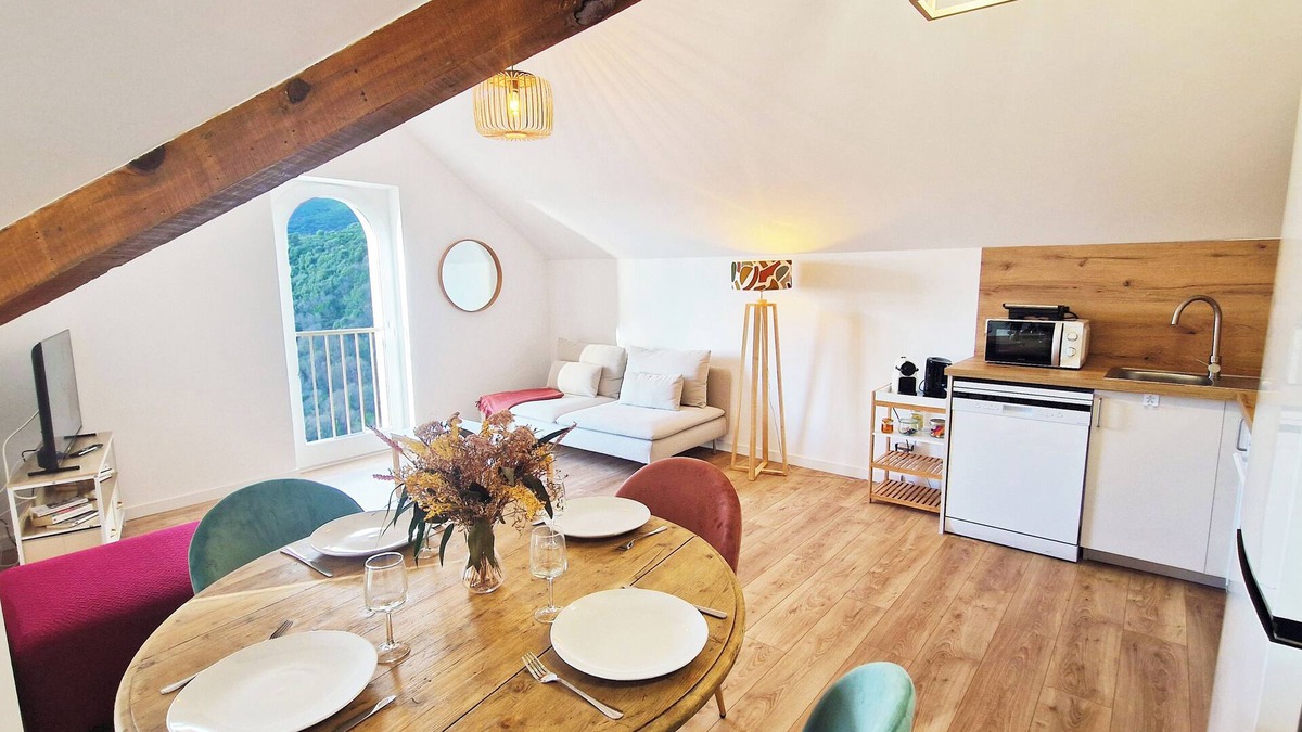 Ville-di-Pietrabugno Apartment | Sublime ROOFTOP sea and mountain view on the heights of Bastia