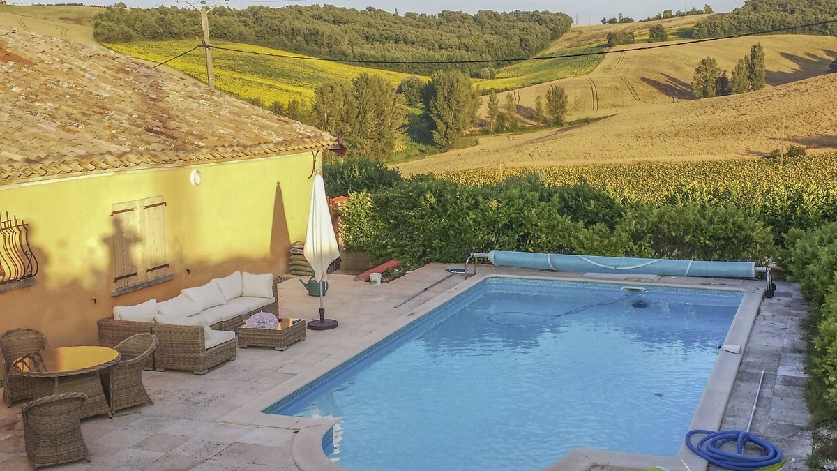 Beaumont-de-Lomagne Other | Sublime views, peace & serenity in French Tuscany. Air conditioning, heated pool