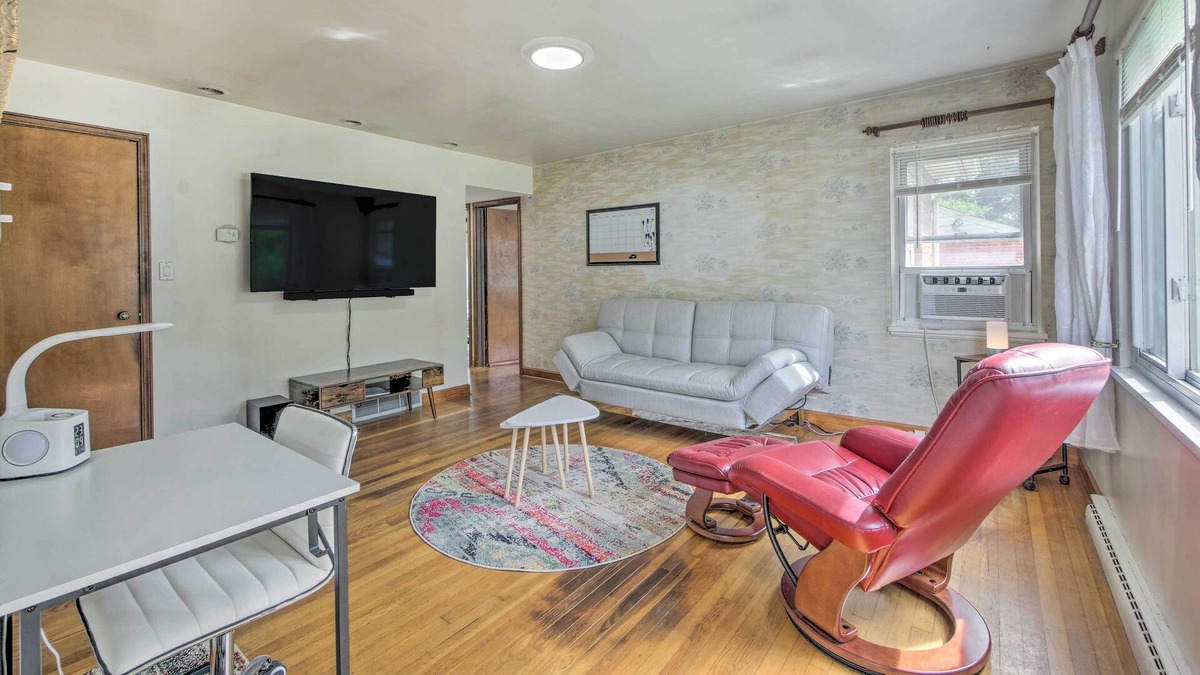 Mayfield Heights House | Suburban Home ~ 20 Mi to Downtown Cleveland!
