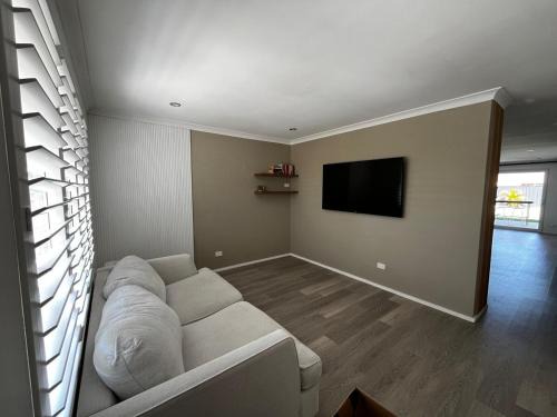 Alexander Heights House | Suburban Retreat
