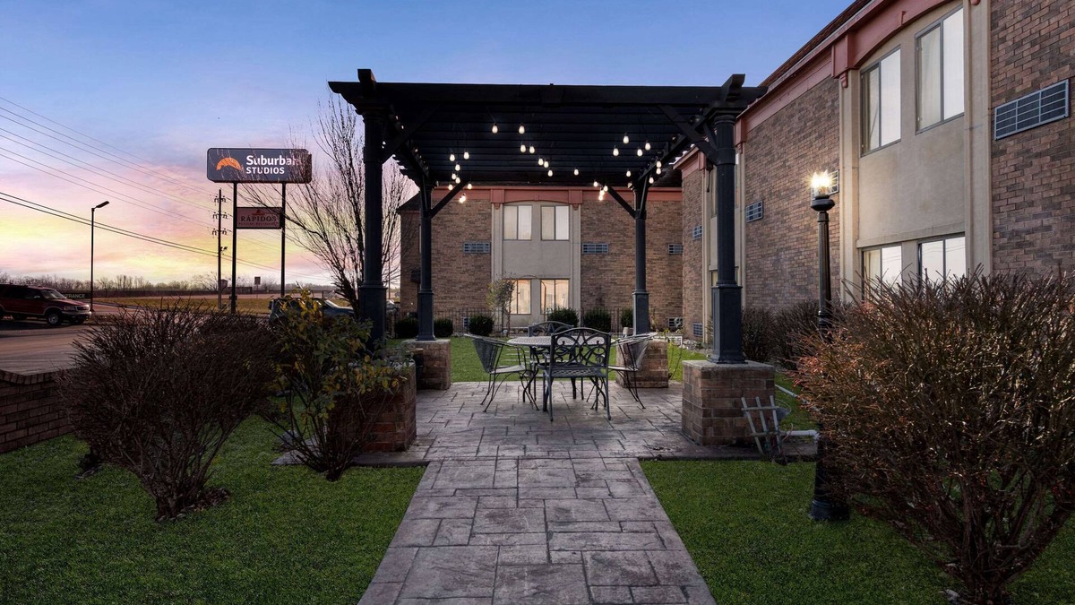 Platte City Hotel | Suburban Studios Kansas City Airport North