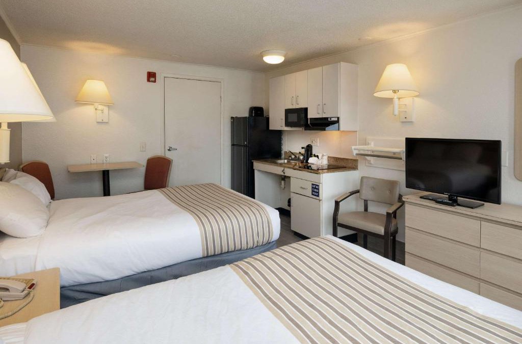 Mentor Hotel | Suburban Studios Mentor - Cleveland Northeast