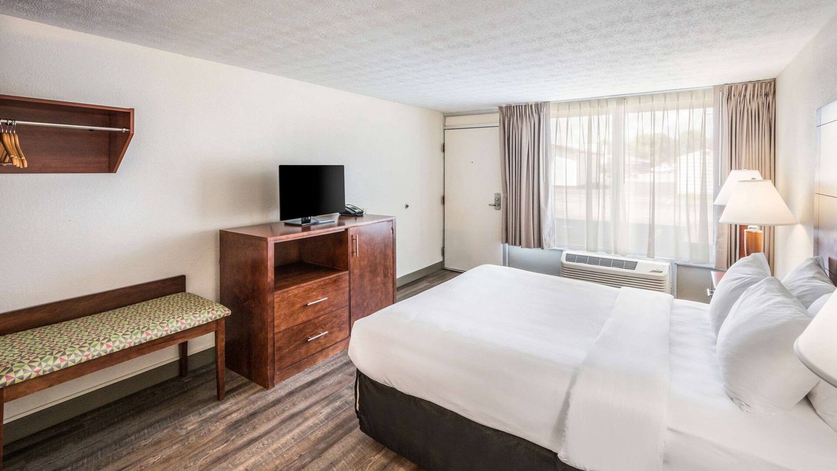 Middlesboro Hotel | Suburban Studios Middlesboro