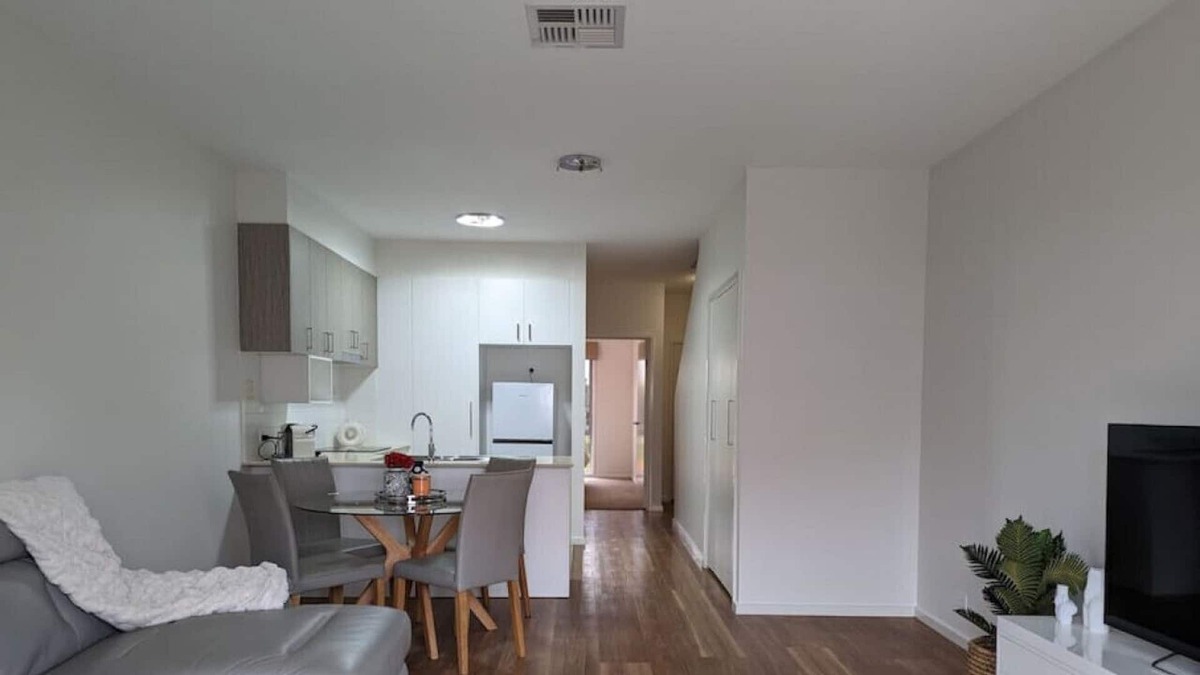 Wright House | Suburban Townhouse @Wright