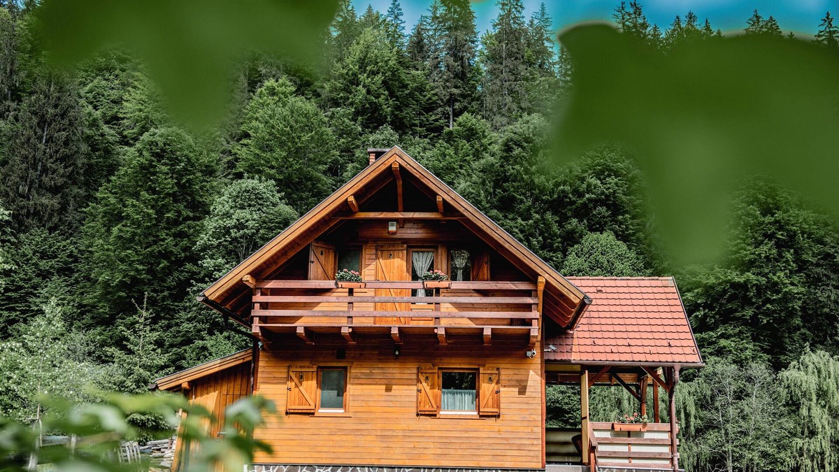 Varsag House | Such as house up in the mountains