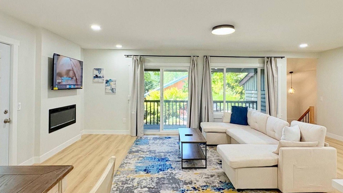 Sudden Valley House | Sudden Valley Luxury Retreat 3BR House -Steps to Lake Louise