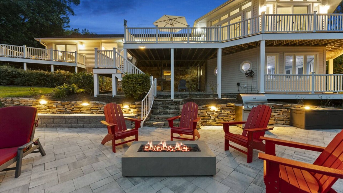 Leasburg House | Sueños Hyco Lakeside Retreat - 19 min to VIR/39 min to Caesars Casino