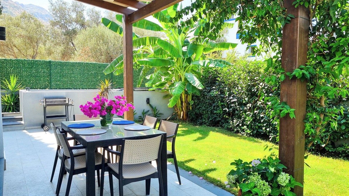 Karabag House | Suelo Flat Villa for Family
