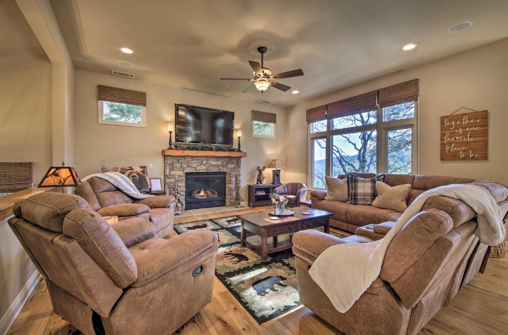 Twin Peaks House | Sugar Bear Lodge with Game Room - 5 Mi to Village!