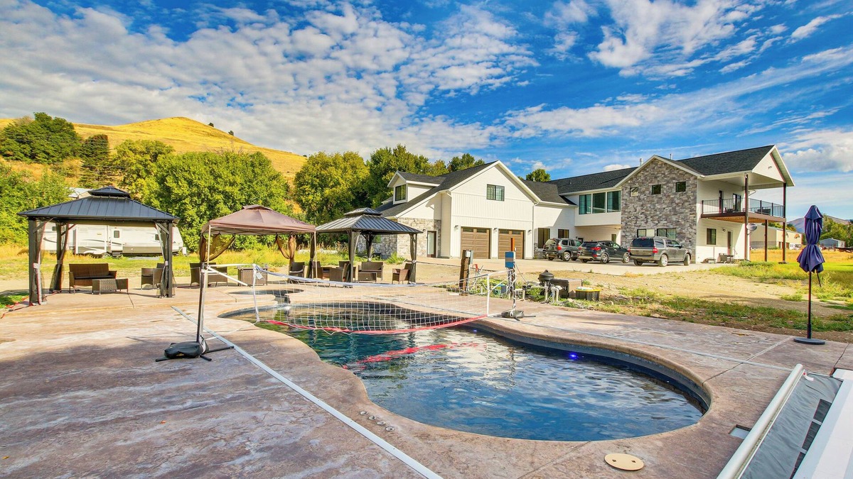 Preston Apartment | 'Sugar Creek Apartment' on Cub River: Shared Yard!