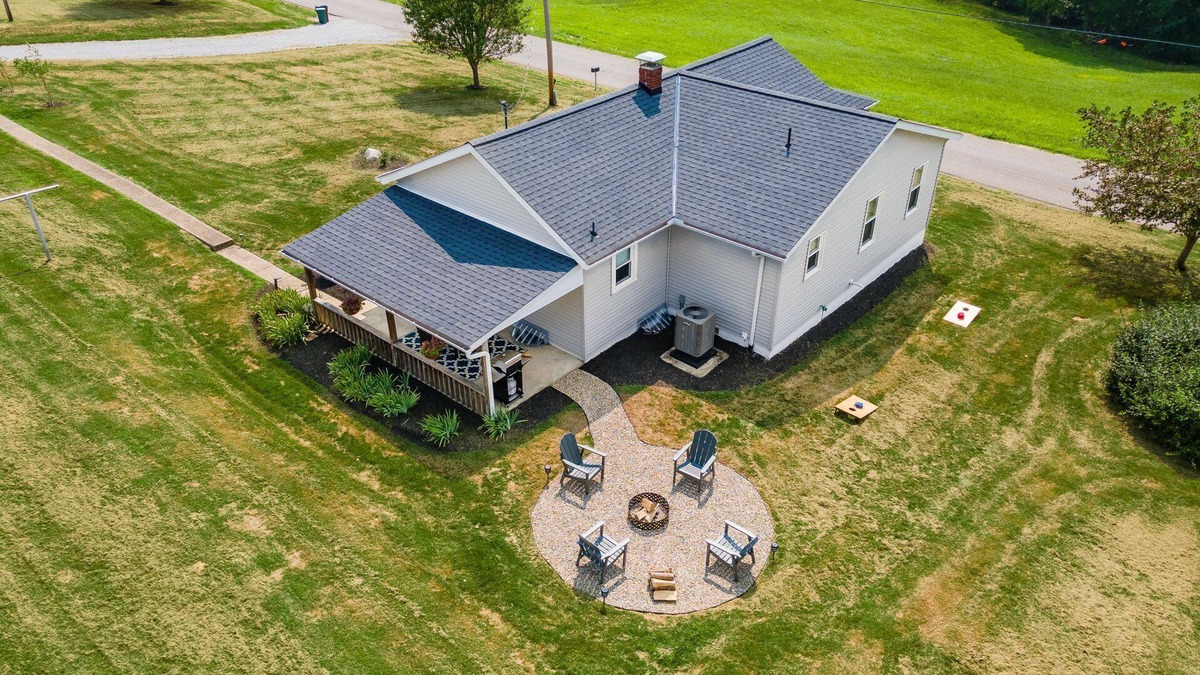 Sugar Grove Other | Sugar Grove Farmhouse - Hocking Hills! - Hot Tub!