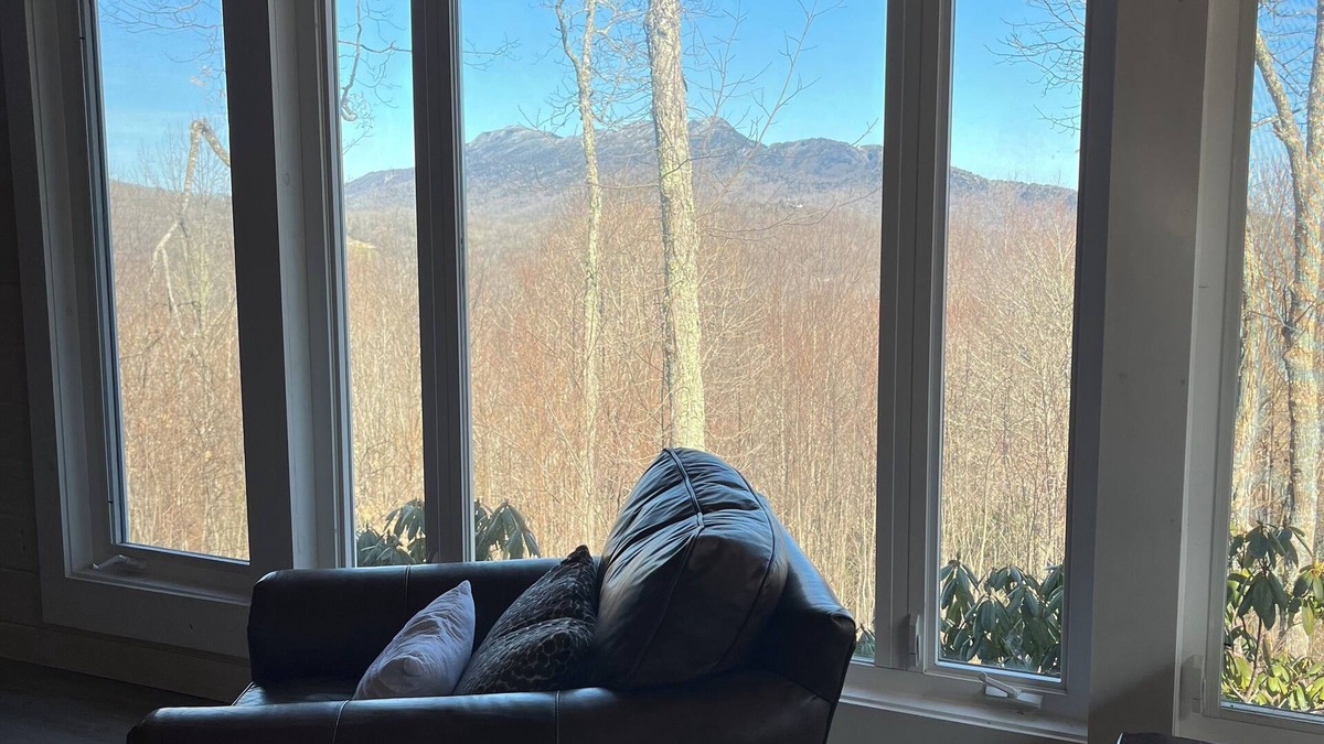 Newland House | Sugar Mountain Hideaway: 2-2 home on Private Secluded Road w breathtaking view