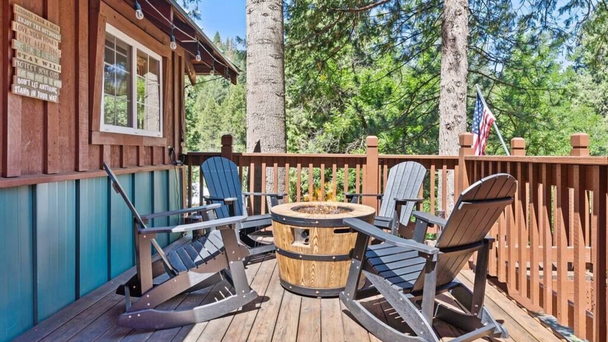 Sugar Pine Cabin | Sugar Pine cabin in the woods/King bed/Fire pit