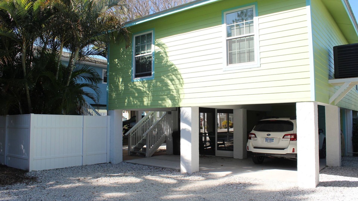 Bradenton Beach House | SUGAR REEF "B" One Minute Walk to the Beach!