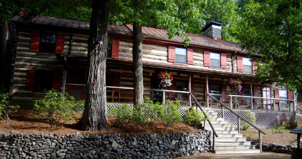 Vesuvius Bed & Breakfast | Sugar Tree Inn