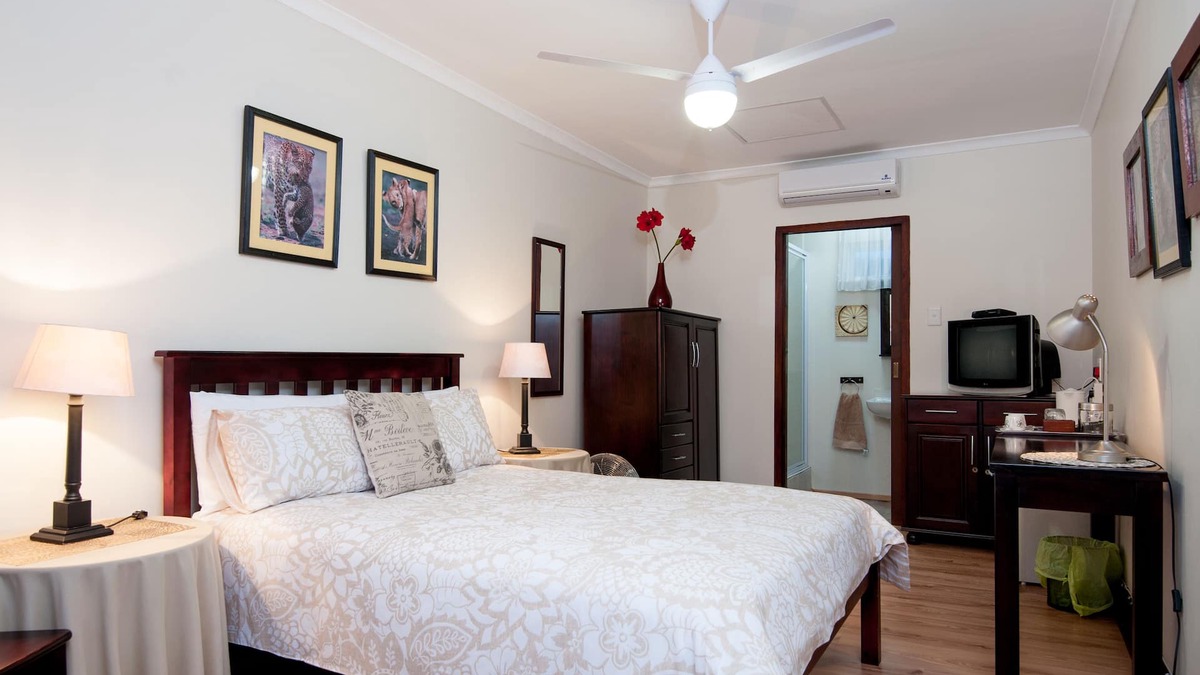 Durban North Bed & Breakfast | SugarBird Room at The Brother's Guest House Durban North