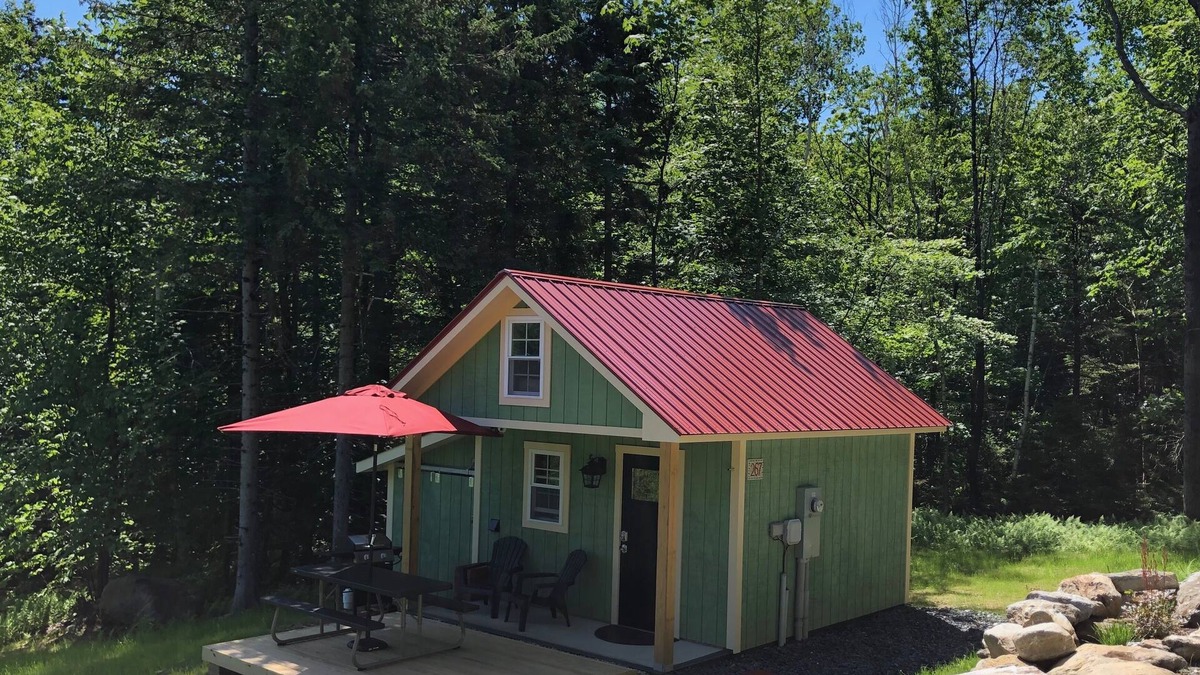 Waitsfield Cabin | Sugarbush Resort Tiny House/Cabin on 3.2 Acres at the base of Mount Ellen