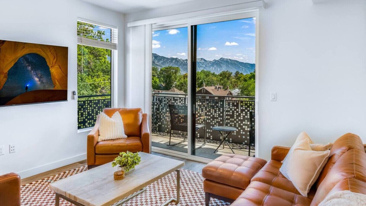 Sugar House Apartment | Sugarhouse! Mountain View 3BR, 2BA Gym, Parking