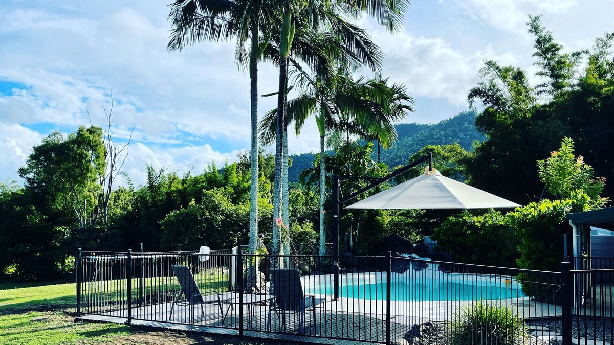 Riordanvale Villa | Sugarloaf Villa - lush tropical Whitsunday retreat