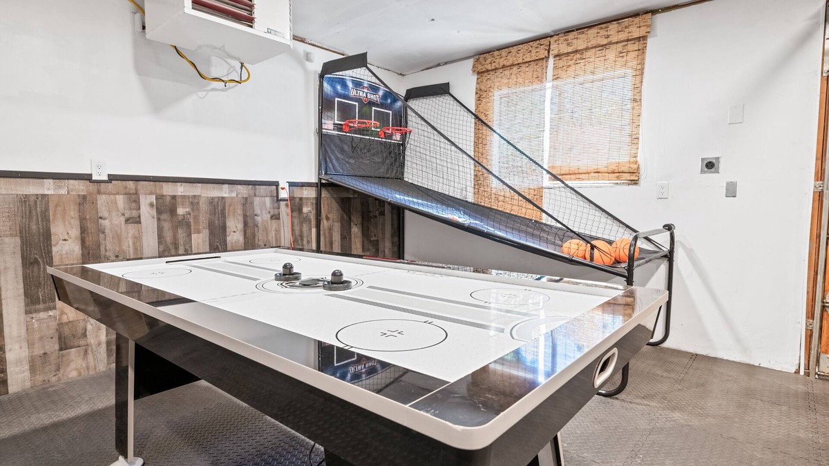 Sugarloaf House | Sugarwood - Game Room, Air Hockey, Foosball, Fenced Yard, BBQ