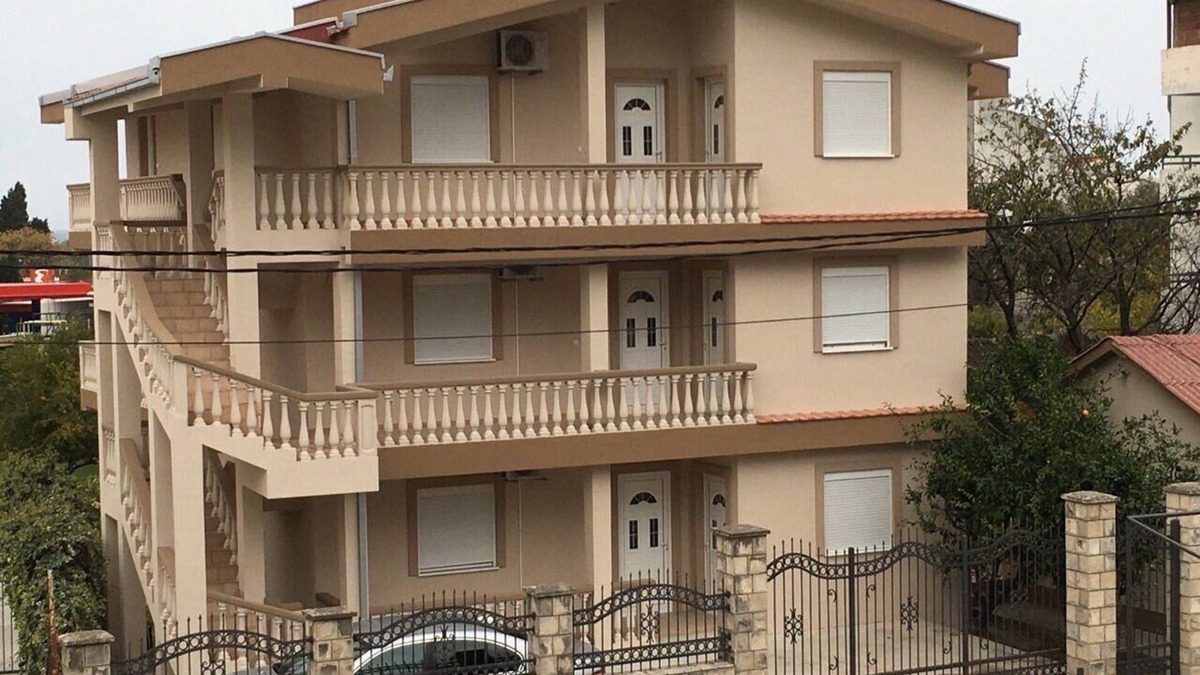 Zeljeznica Apartment | Suitable 2 BDR Apartment 5 minutes From The Beach