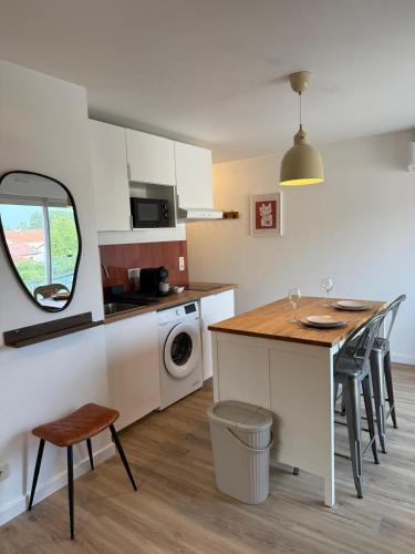 La Verpilliere Apartment | Suite Ô Maé Village des Marques Chesnes
