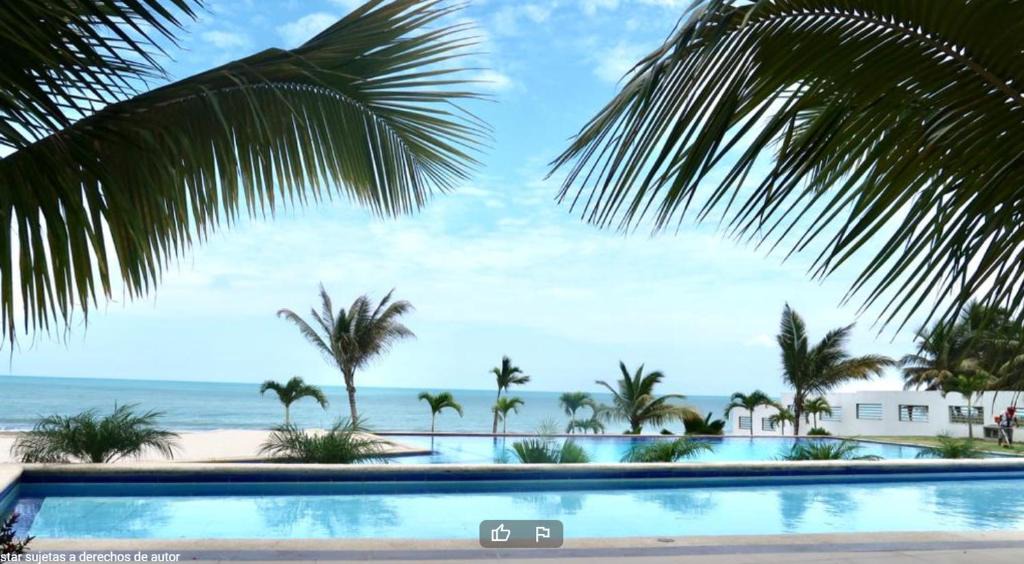 Tonsupa Apartment | SUITE 01 HABITACIÓN EN EL FONTAINE BLEAU TONSUPA Frente al mar