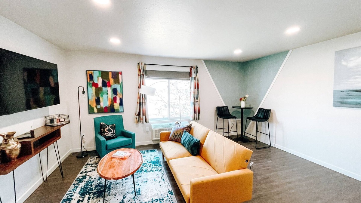 Midtown Apartment | Suite #1 Modern One Bedroom in Midtown, OKC!