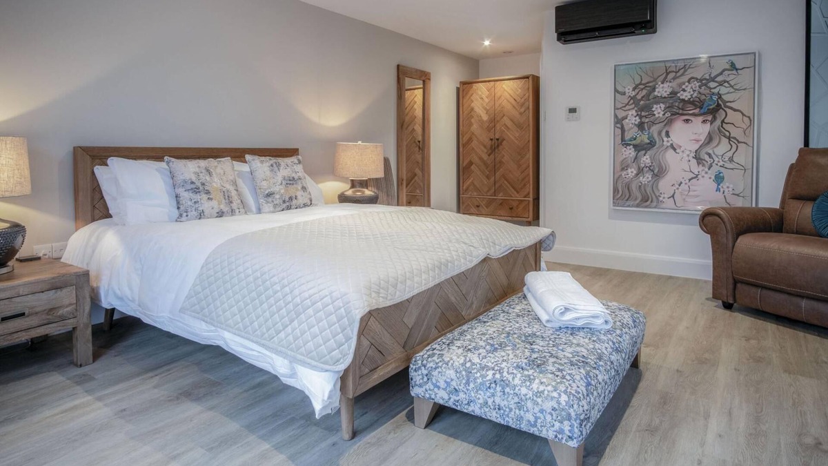 Pen-y-cae Apartment | Suite 1 - Sleeping Giant Hotel - Pen Y Cae Inn