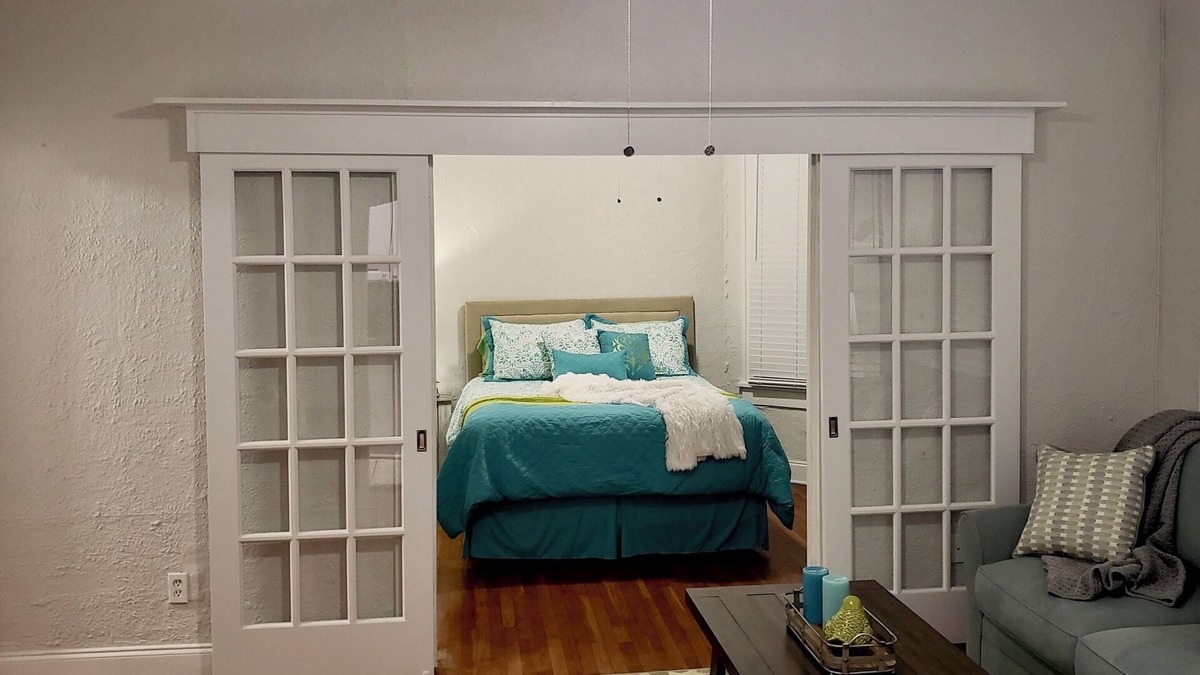 Courier City - Oscawana Apartment | Suite 10 - Casablanca of Hyde Park