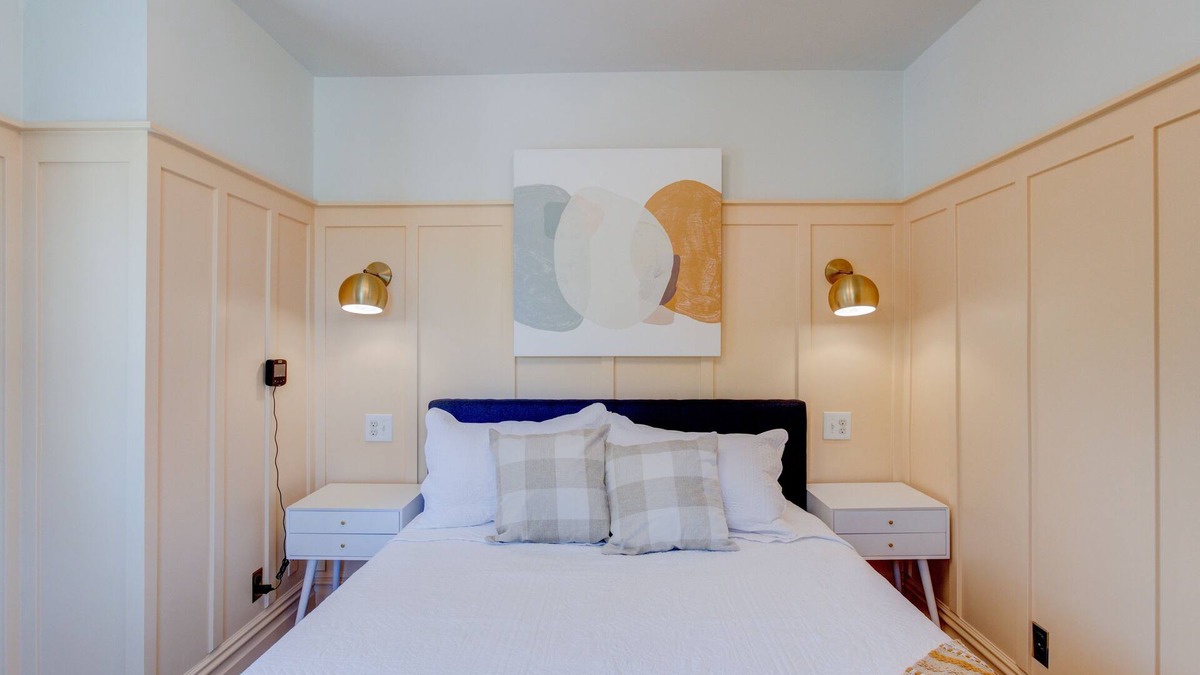 Springville Hotel | Suite 10 | Historic Art City Inn