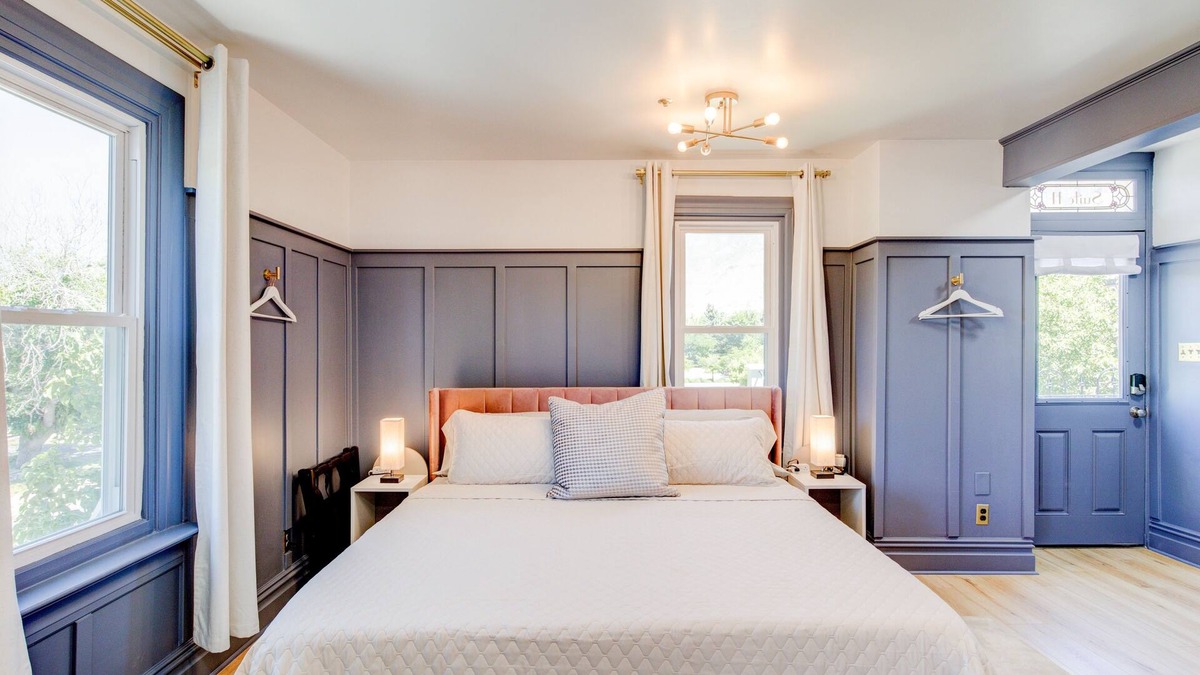 Springville Hotel | Suite 11 | Historic Art City Inn