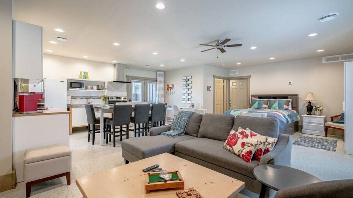 Leamington Apartment | Suite 15 · A Simply 'Suite' Escape!