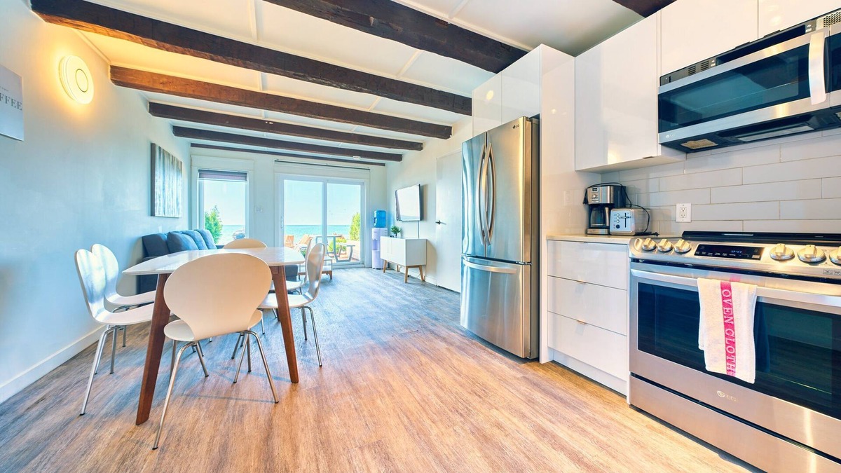 Wainfleet Cottage | Suite 211: Beautiful 3-Bedroom Beachfront Townhouse