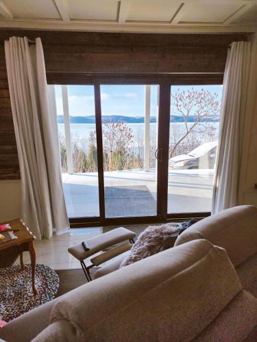 Saint Fulgence Apartment | Suite 3 Flèche du fjord vue Saguenay Mont Valin