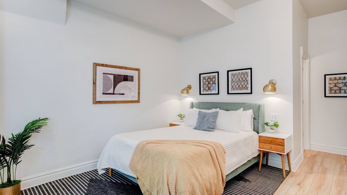 Springville Hotel | Suite 5 | Historic Art City Inn