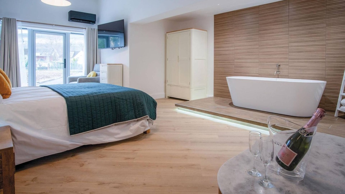 Pen-y-cae Apartment | Suite 5 - Sleeping Giant Hotel - Pen Y Cae Inn