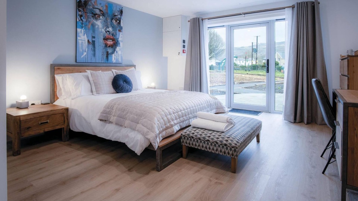 Pen-y-cae Apartment | Suite 6 - Sleeping Giant Hotel - Pen Y Cae Inn