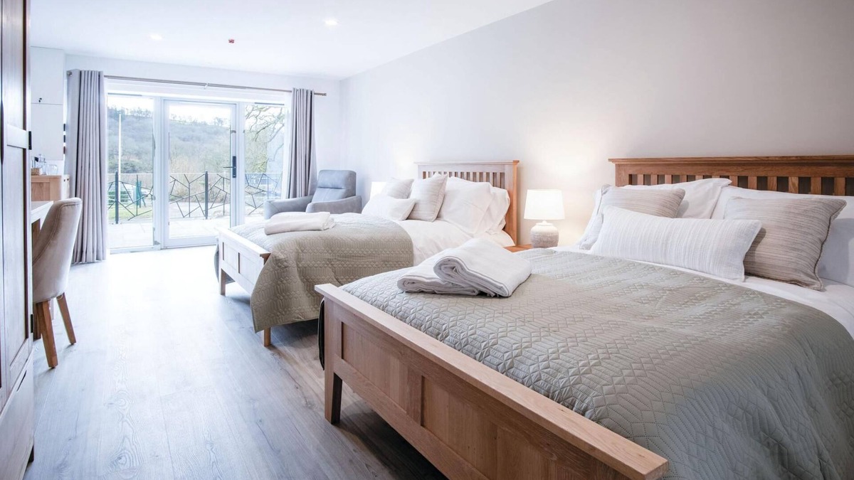 Pen-y-cae Apartment | Suite 8 - Sleeping Giant Hotel - Pen Y Cae Inn