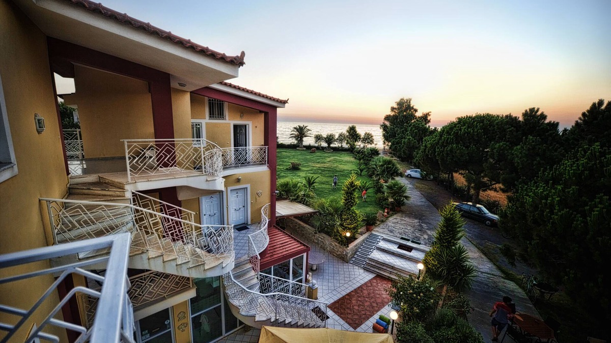 Trifylia House | Suite Apartment Beachfront Kalo Nero Beach