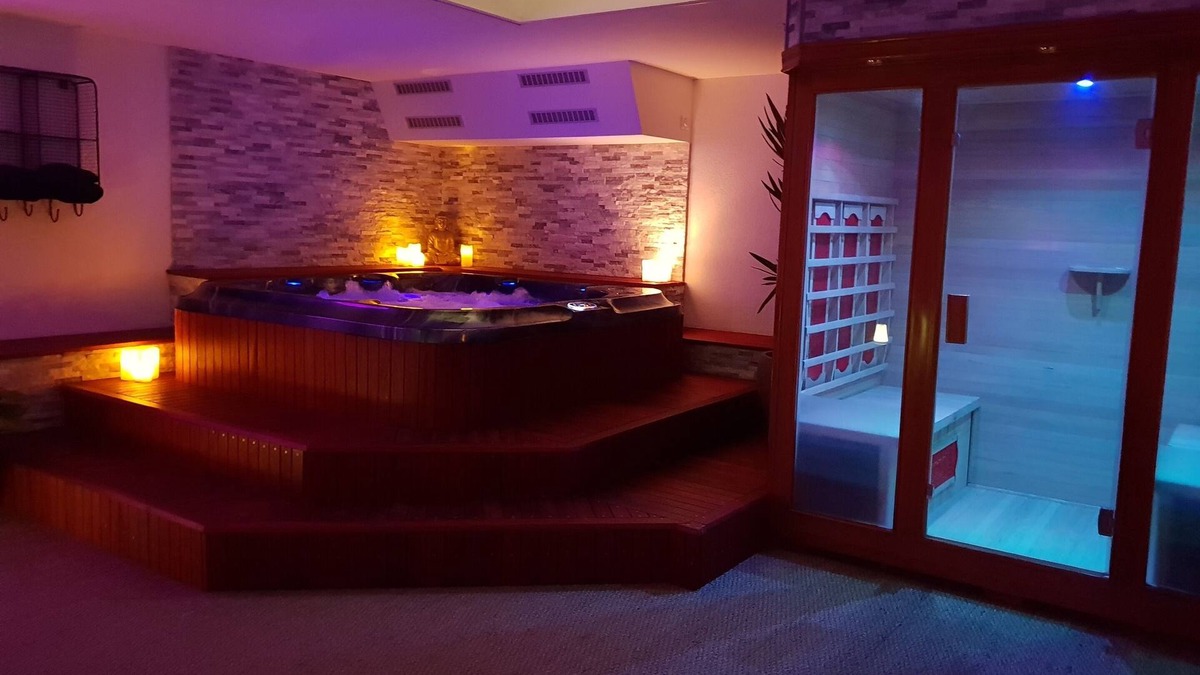 Clisson Bed & Breakfast | Suite Avec Jacuzzi et Sauna Privatifs à Clisson
