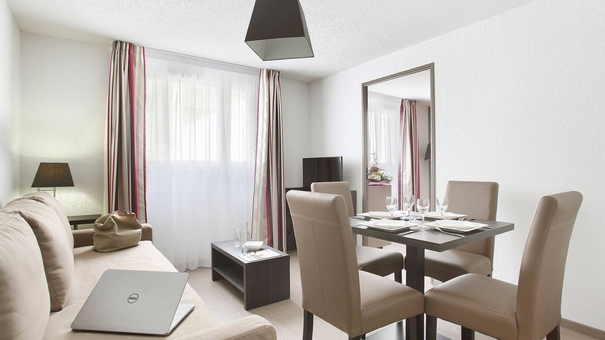 Les Chartreux Condo | Suite Climatisée. 200m du Métro. Wi-Fi GRATUIT