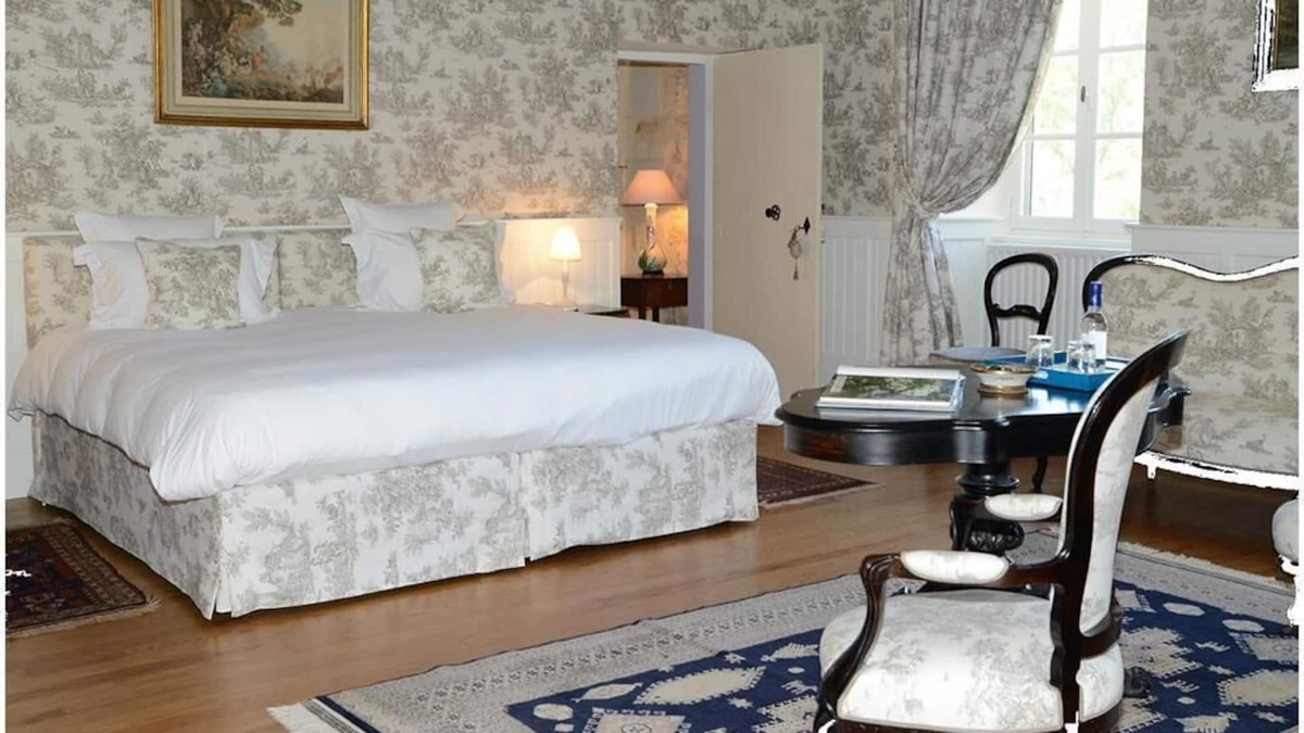 Saint Palais House | Suite-Connected-Ensuite-Garden view